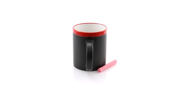 Foto detalle taza roja lado del asa