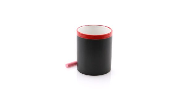 Foto detalle taza roja frontal