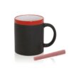 Taza de cerámica roja con cuerpo pizarra y tiza a juego