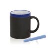 Taza de cerámica azul con cuerpo pizarra y tiza a juego