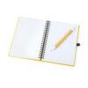 Libreta abierta con boli