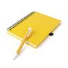 Foto detalle libreta con bolígrafo